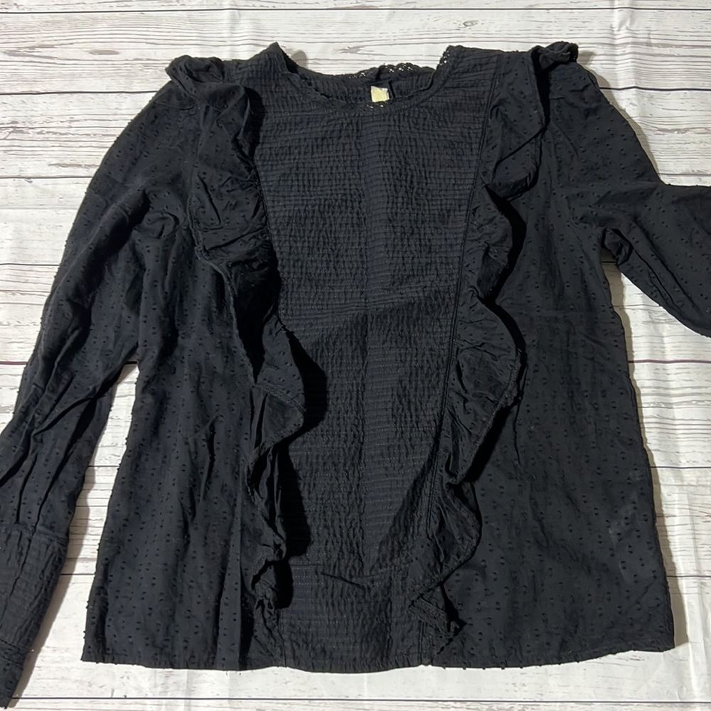 Bonpoint Paris Top, Black Buttons back, ruffles and smocking 34